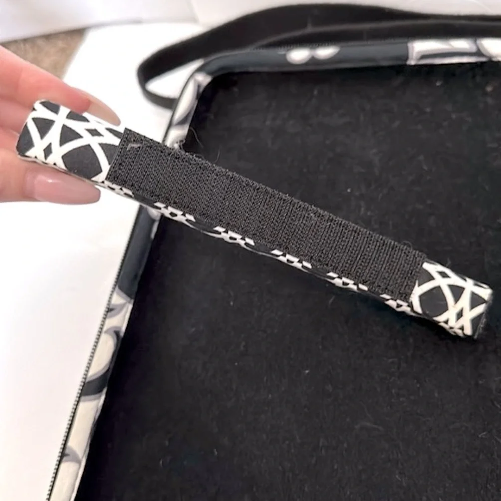 VERA BRADLEY Black & White Night & Day Padded Mini Laptop Computer Zipper Case